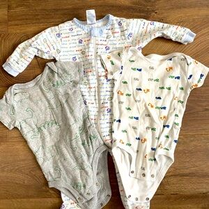 Boys 6-9 months footed pajamas onesies lot bundle